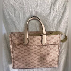 NWT MICHAEL KORS LARGE TOTE GIGI SOFT PINK COLOR 11 x 15.5